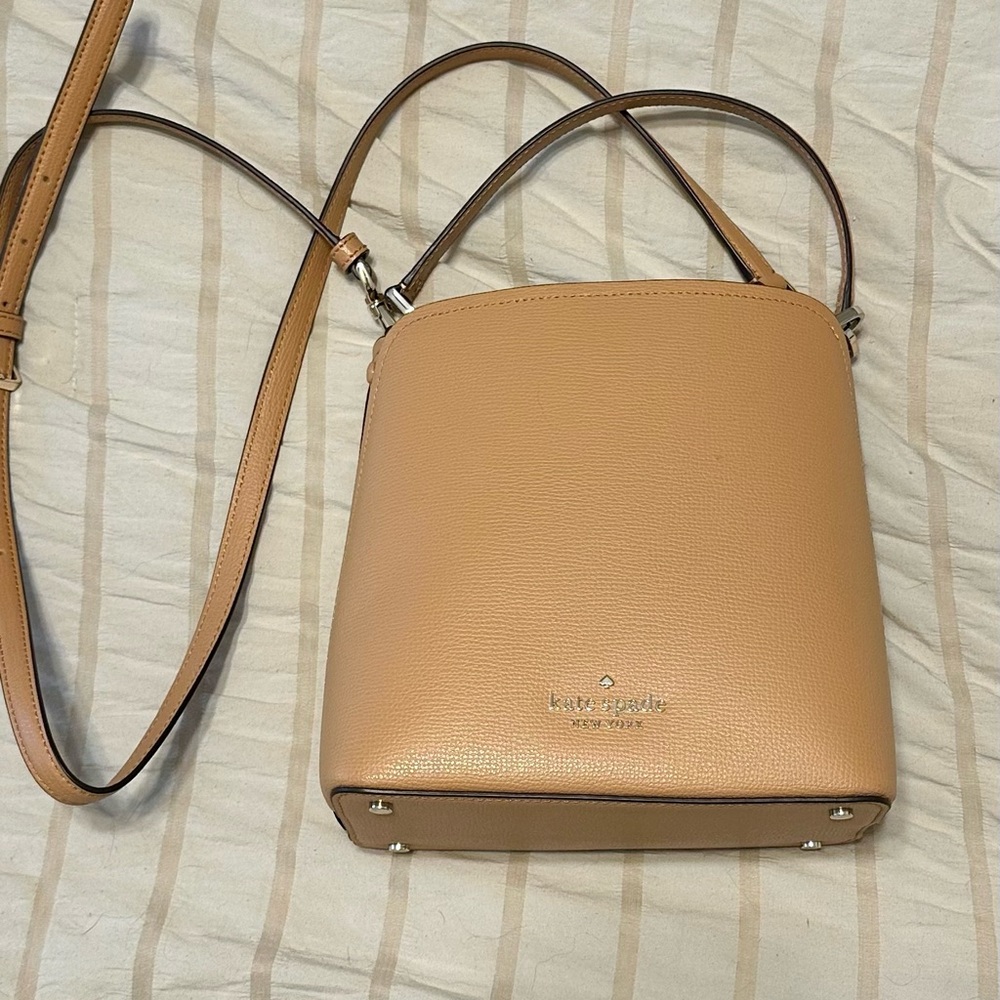 Kate Spade Darcy Tan Beige Crossbody Bucket Bag with Detachable Shoulder Strap